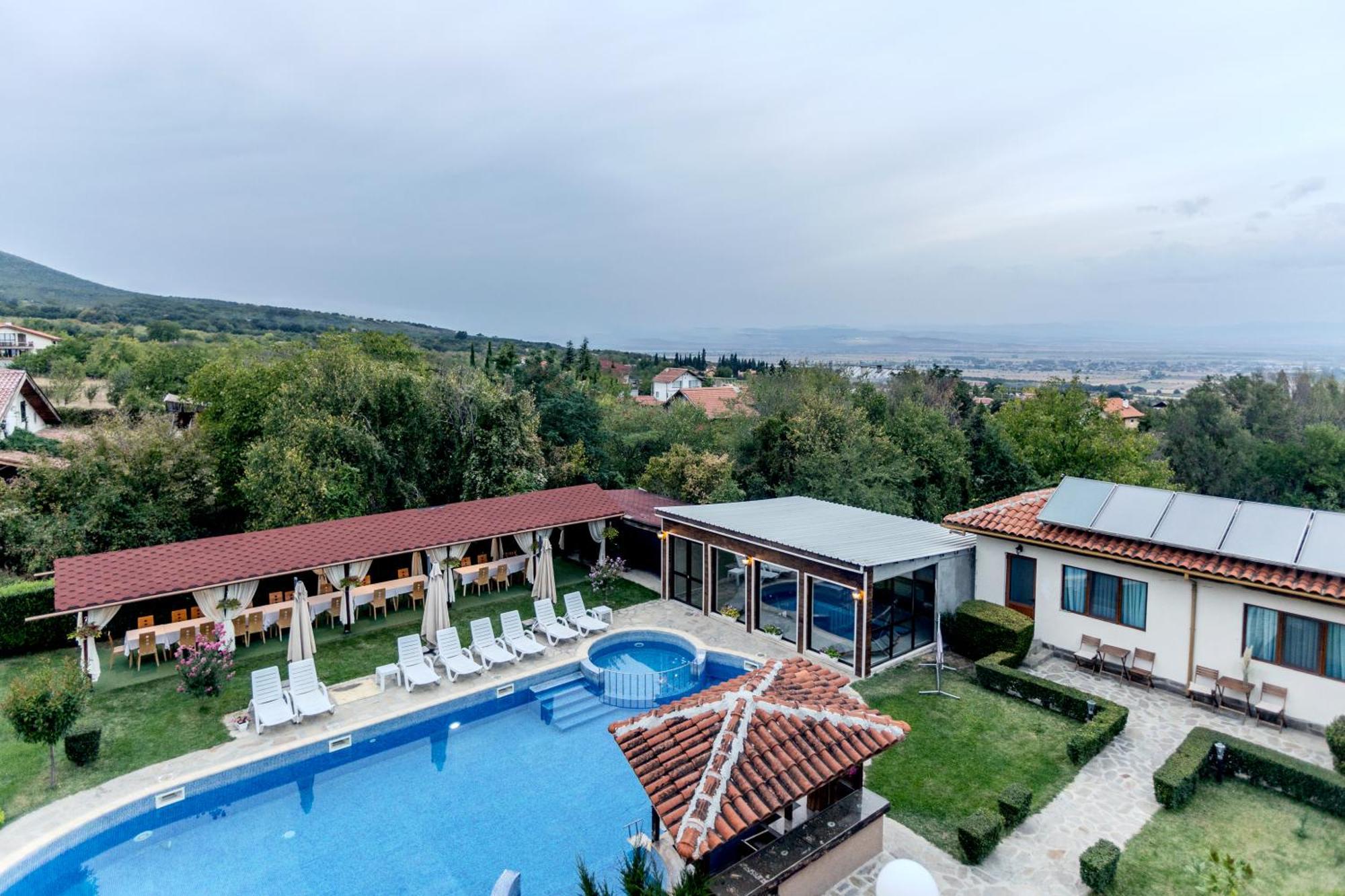 Вила Флора Паталеница Luaran gambar